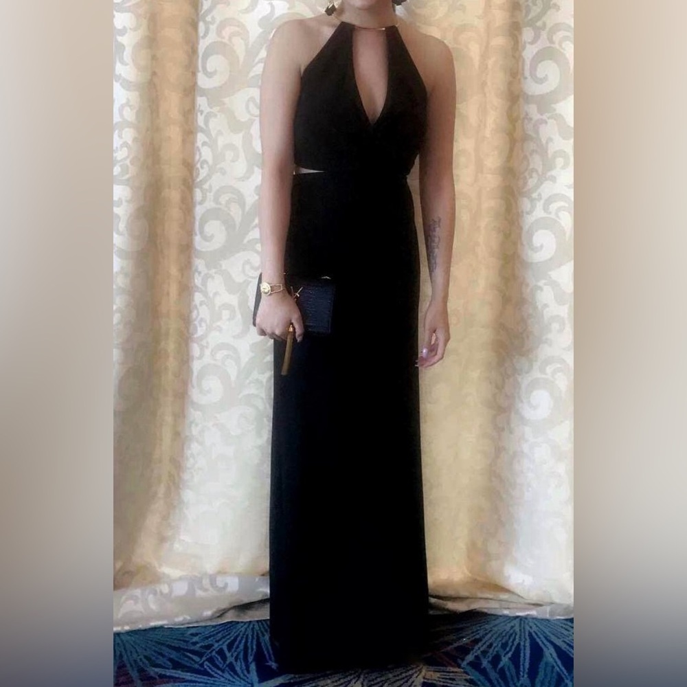 JS COLLECTION GOLD RING BLACK GOWN